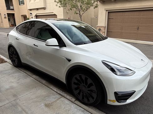 Used 2022 Tesla Model Y Performance image 4