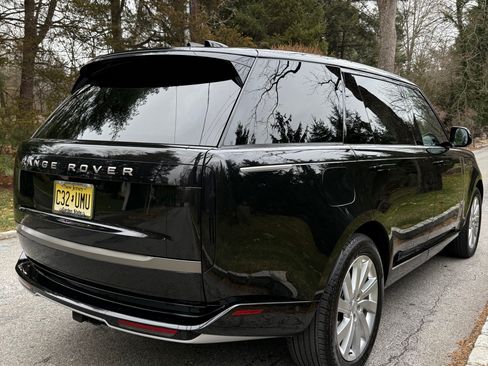 Used 2024 Land Rover Range Rover Long Wheelbase SE image 10