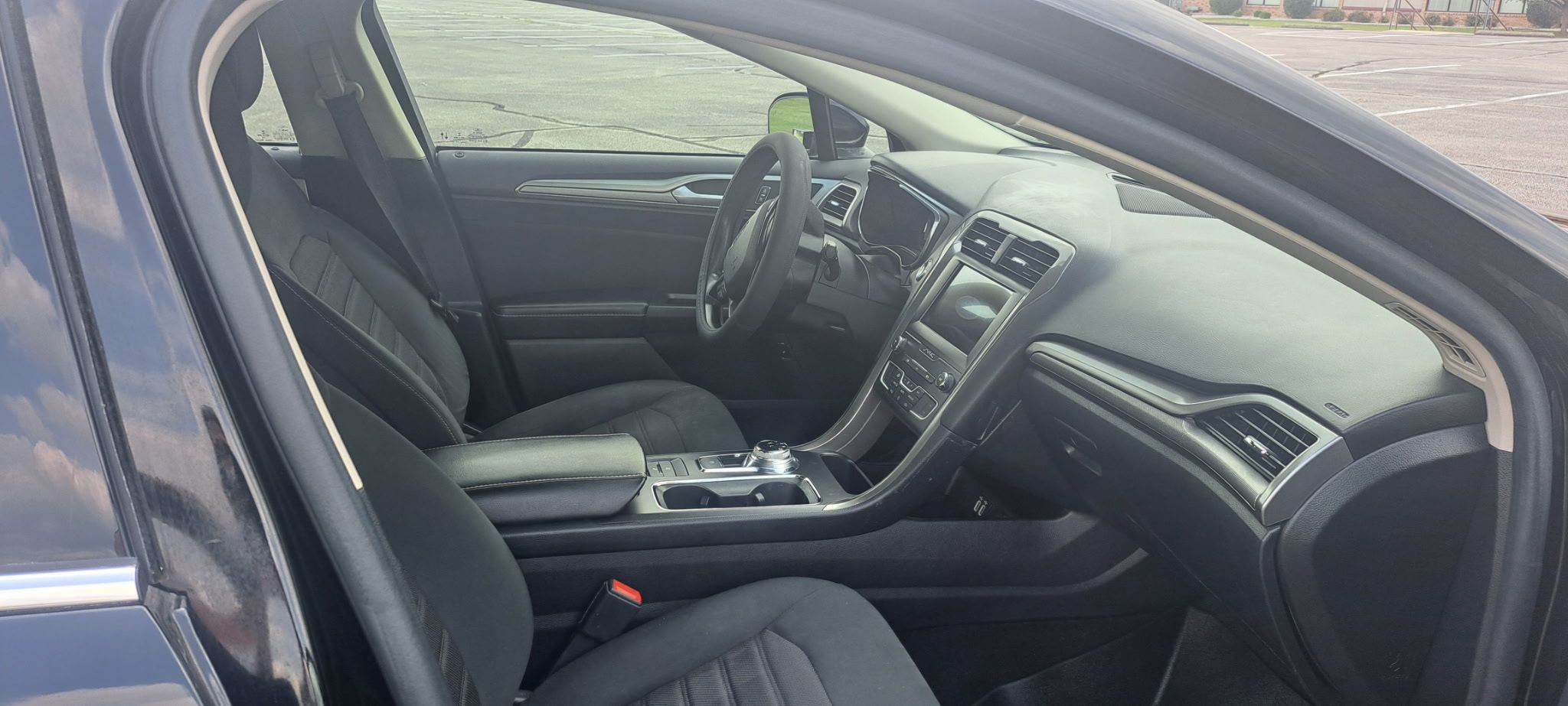 Used 2020 Ford Fusion SE FWD image 7