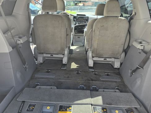 Used 2012 Toyota Sienna Minivan 4D image 10