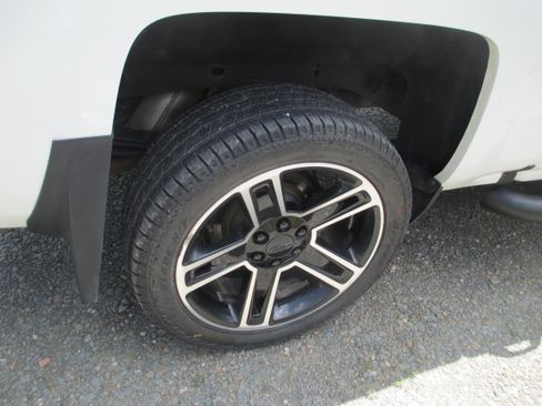 Used 2018 Chevrolet Silverado 1500 LT w/ All Star Edition AWD/4WD image 12
