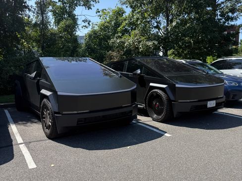 Used 2024 Tesla Cybertruck Cyberbeast image 9