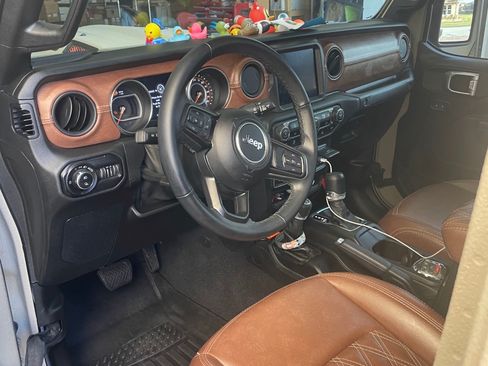 Used 2021 Jeep Gladiator Sport AWD/4WD image 4