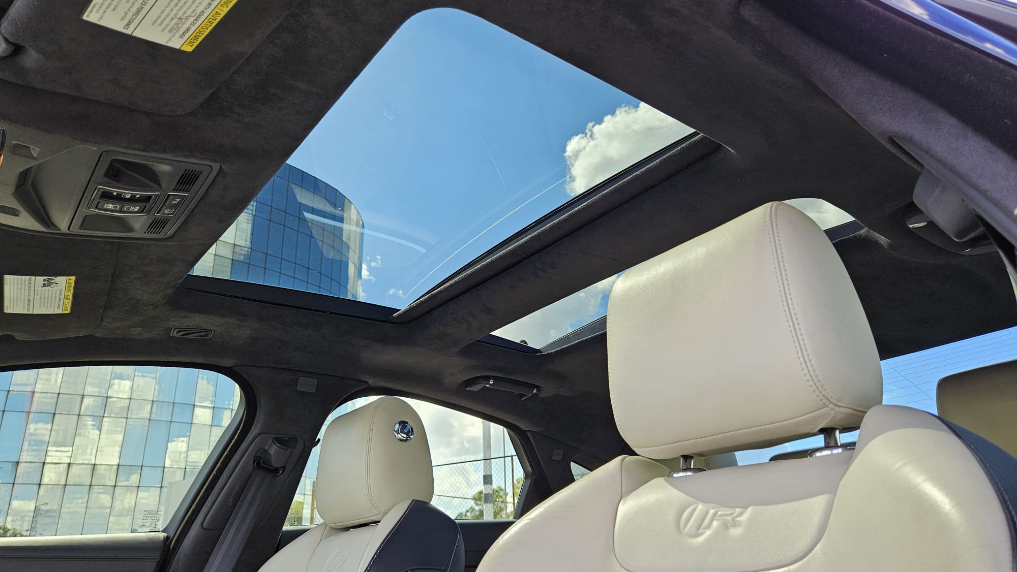 Used 2014 Jaguar XJ R RWD image 22