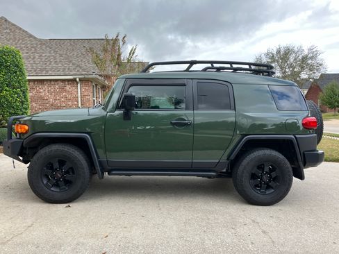 Used 2011 Toyota FJ Cruiser 4WD w/ Trail Teams Special Edition image 2