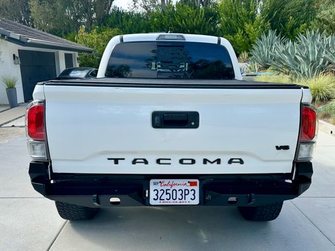 Used 2022 Toyota Tacoma TRD Sport w/ Technology Package AWD/4WD image 11