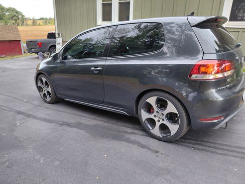 Used 2011 Volkswagen Golf 2-Door image 6