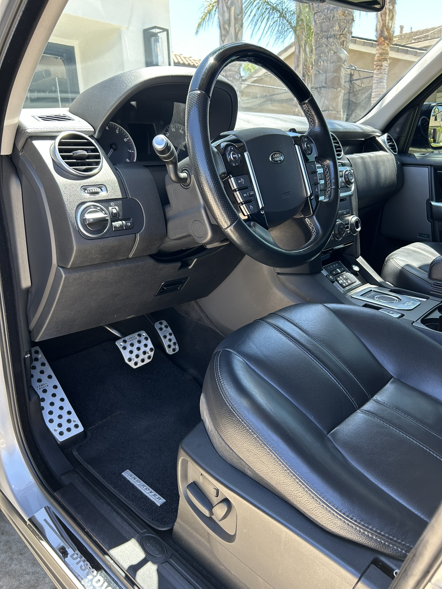 Used 2015 Land Rover LR4 HSE AWD/4WD image 9