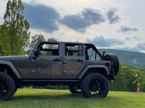 Used 2016 Jeep Wrangler Unlimited Sahara w/ Connectivity Group image 2