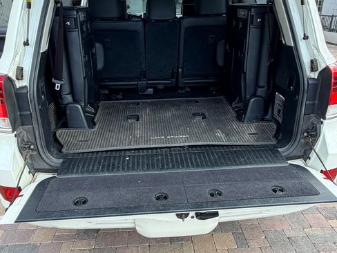 Used 2016 Toyota Land Cruiser image 2