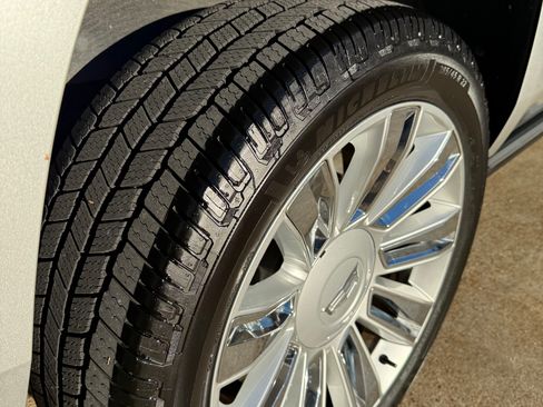 Used 2019 Cadillac Escalade Platinum image 18