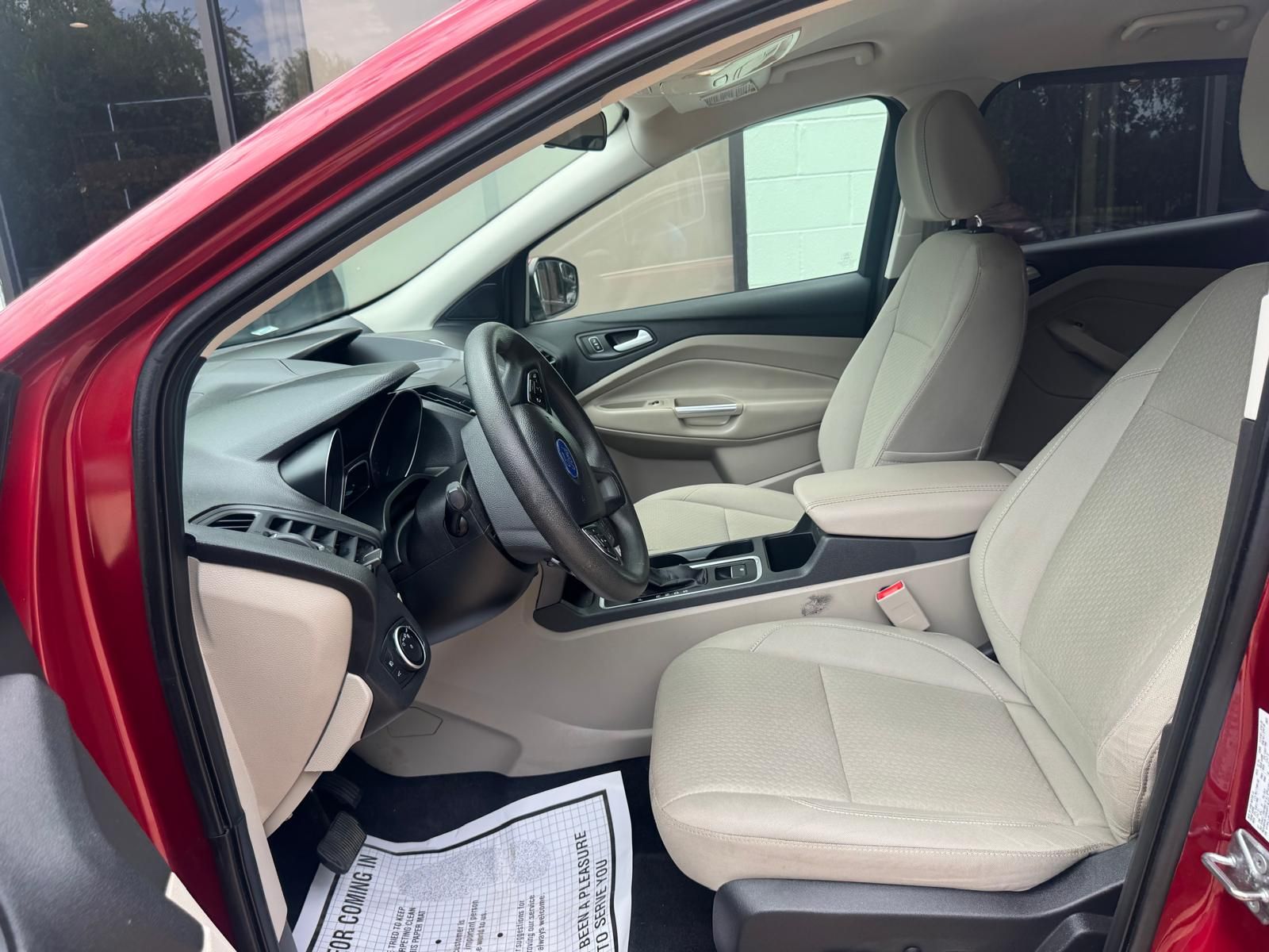 Used 2017 Ford Escape SE w/ SE Cold Weather Package AWD/4WD image 8