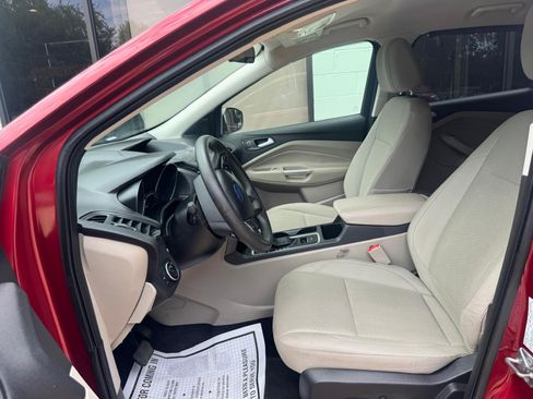 Used 2017 Ford Escape SE w/ SE Cold Weather Package AWD/4WD image 8