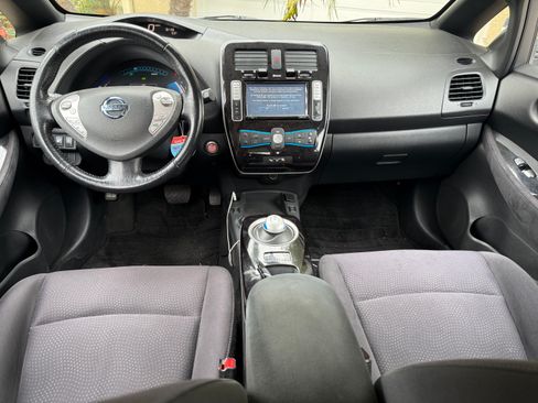 Used 2013 Nissan Leaf SV w/ LED & Quick Charge Pkg FWD image 9