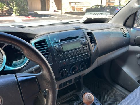 Used 2012 Toyota Tacoma 2WD Regular Cab image 8