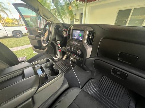 Used 2021 Chevrolet Silverado 1500 Custom image 9