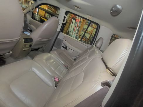 Used 2002 Ford Explorer XLT image 6