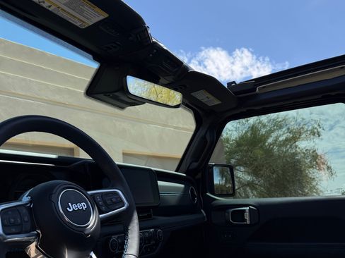 Used 2024 Jeep Wrangler High Altitude AWD/4WD image 11