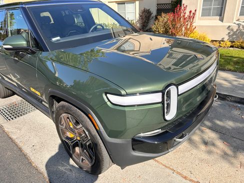 Used 2024 Rivian R1S Adventure image 20