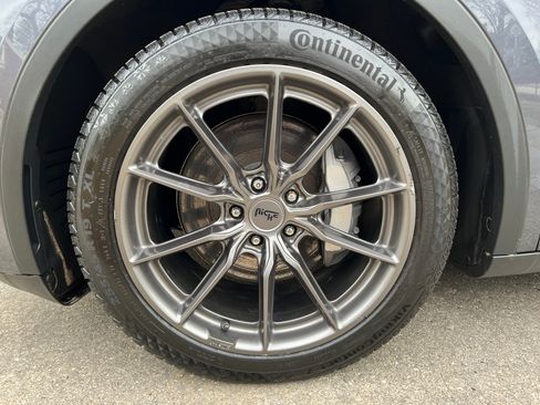 Used 2022 Tesla Model Y Long Range image 19