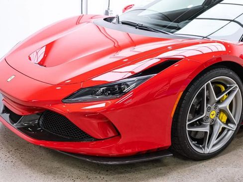 Used 2021 Ferrari F8 Tributo image 4