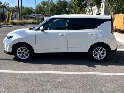 Used 2023 Kia Soul LX w/ LX Technology Package image 13