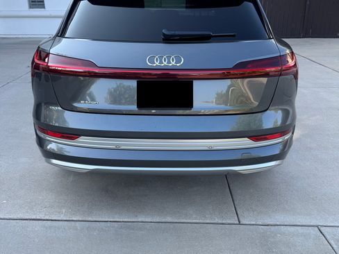 Used 2019 Audi e-tron Prestige w/ Prestige Package AWD/4WD image 21