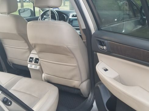 Used 2017 Subaru Outback 2.5i Limited image 19