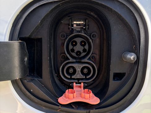 Used 2020 Chevrolet Bolt LT FWD image 11