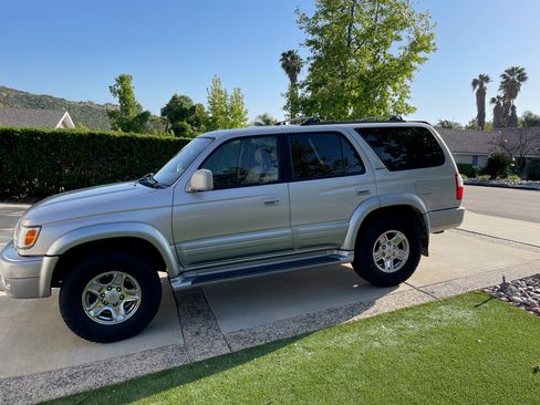 Used 2000 Toyota 4Runner Limited RWD image 1