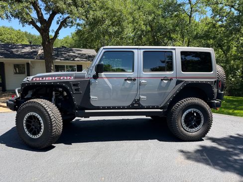 Used 2017 Jeep Wrangler Unlimited Rubicon AWD/4WD image 2