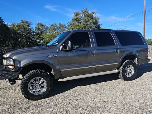 Used 2002 Ford Excursion Limited image 1