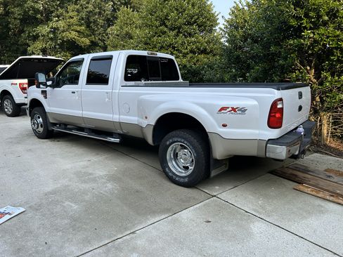 Used 2010 Ford F350 Lariat image 5