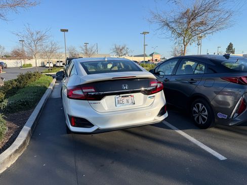 Used 2020 Honda Clarity Touring image 11