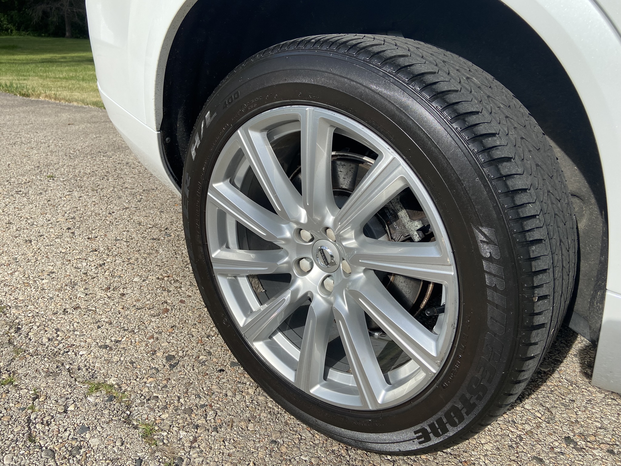 Used 2016 Volvo XC90 T8 Momentum w/ Vision Package AWD/4WD image 9