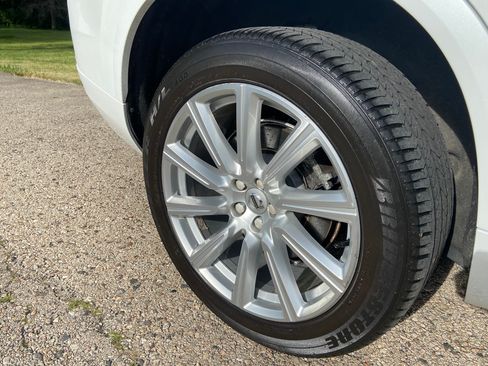Used 2016 Volvo XC90 T8 Momentum w/ Vision Package AWD/4WD image 9