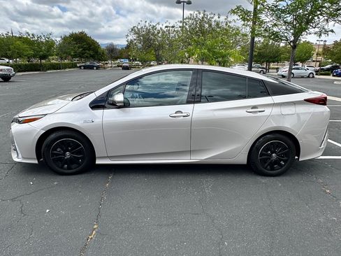 Used 2017 Toyota Prius Prime Advanced FWD image 2