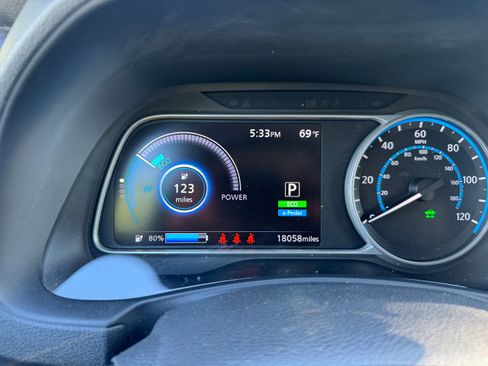 Used 2022 Nissan Leaf SV image 13