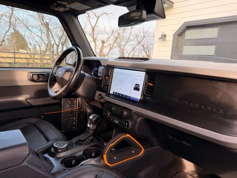 Used 2023 Ford Bronco Badlands image 6