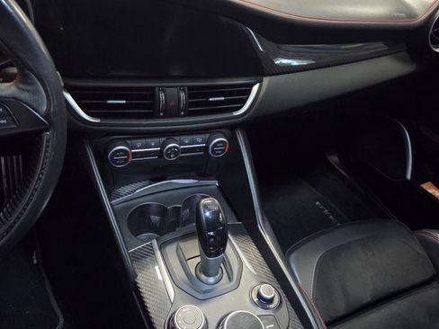 Used 2017 Alfa Romeo Giulia Quadrifoglio image 2