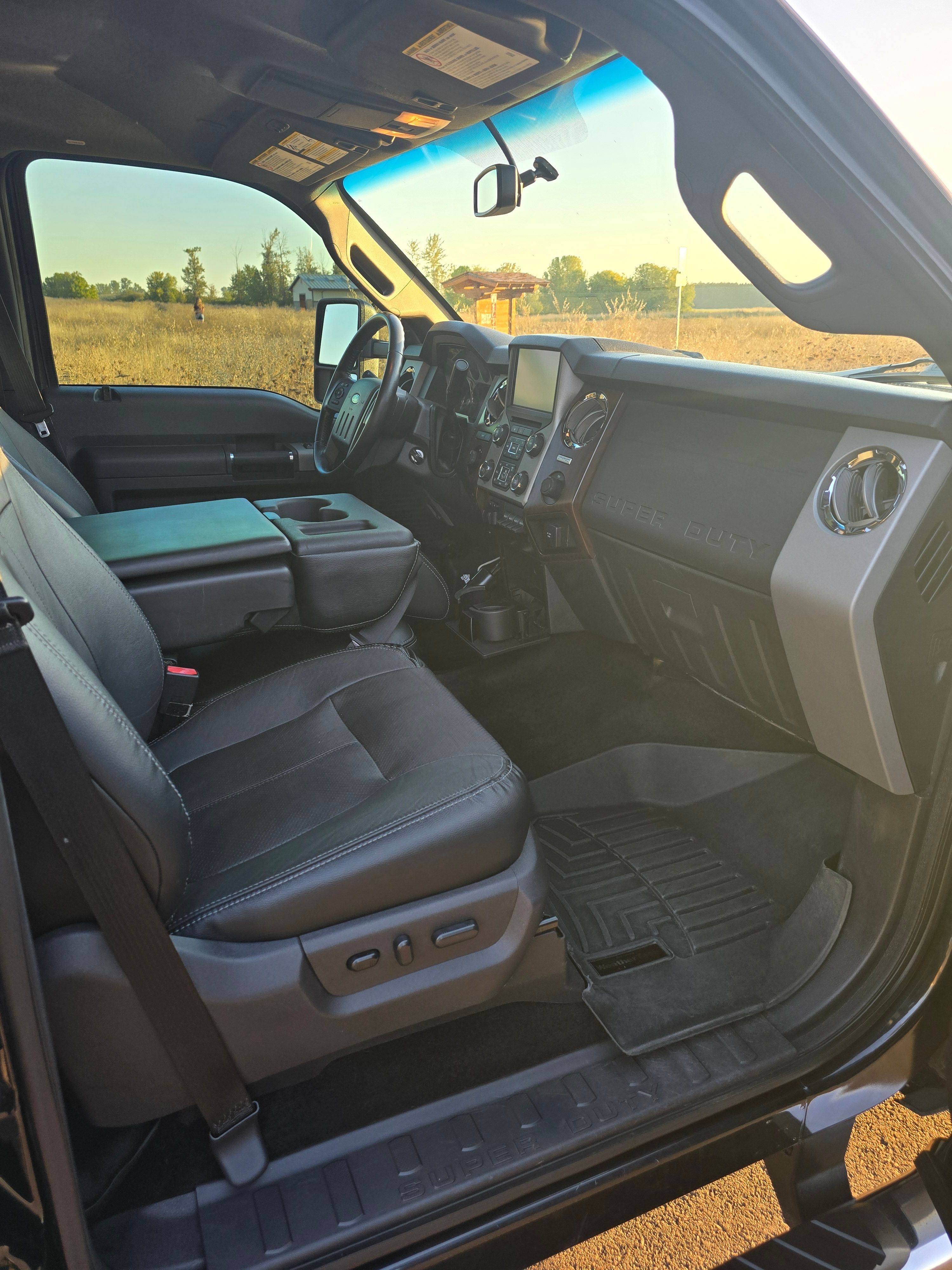 Used 2015 Ford F350 Lariat w/ Lariat Interior Package AWD/4WD image 14