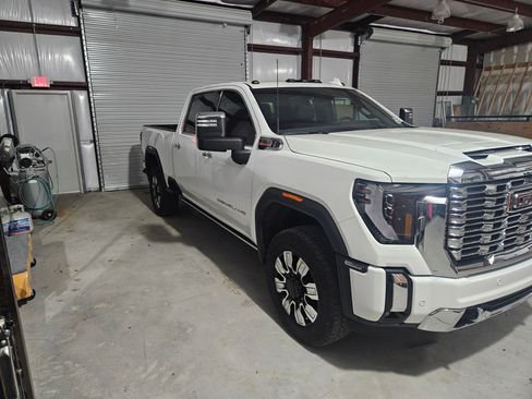 Used 2024 GMC Sierra 3500 Denali w/ Denali Reserve Package image 9