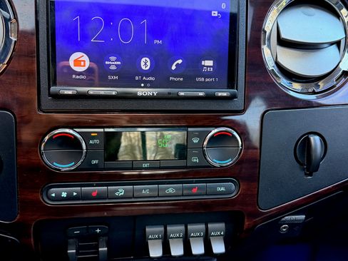 Used 2010 Ford F250 Lariat image 8