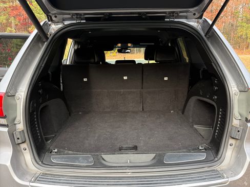 Used 2018 Jeep Grand Cherokee Limited image 15