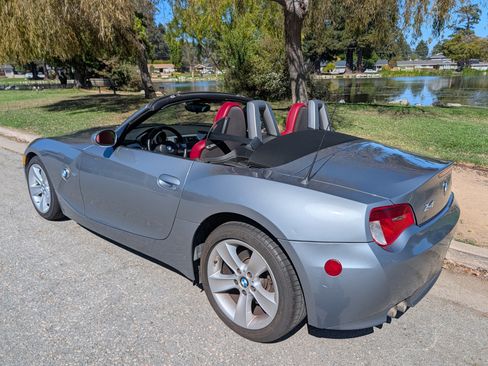 Used 2006 BMW Z4 3.0i RWD image 5