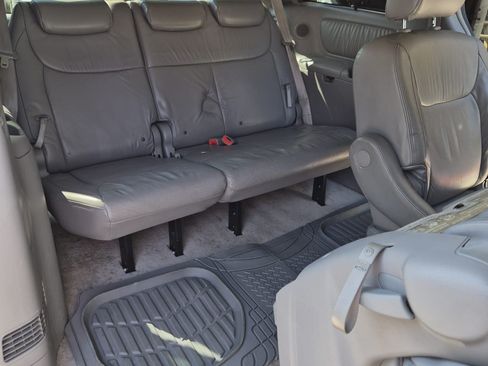 Used 2006 Toyota Sienna XLE w/ XLE Pkg 7 FWD image 10