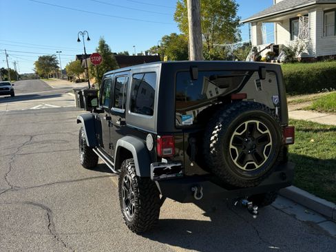 Used 2016 Jeep Wrangler Unlimited Rubicon image 4
