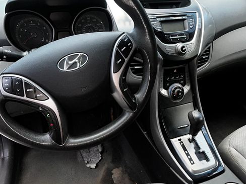 Used 2013 Hyundai Elantra GLS w/ Preferred Pkg FWD image 10