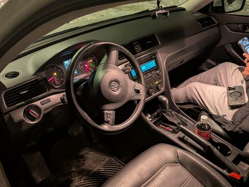 Used 2015 Volkswagen Passat 1.8T S image 2