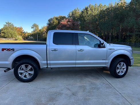 Used 2018 Ford F150 Platinum w/ Equipment Group 701A Luxury image 9